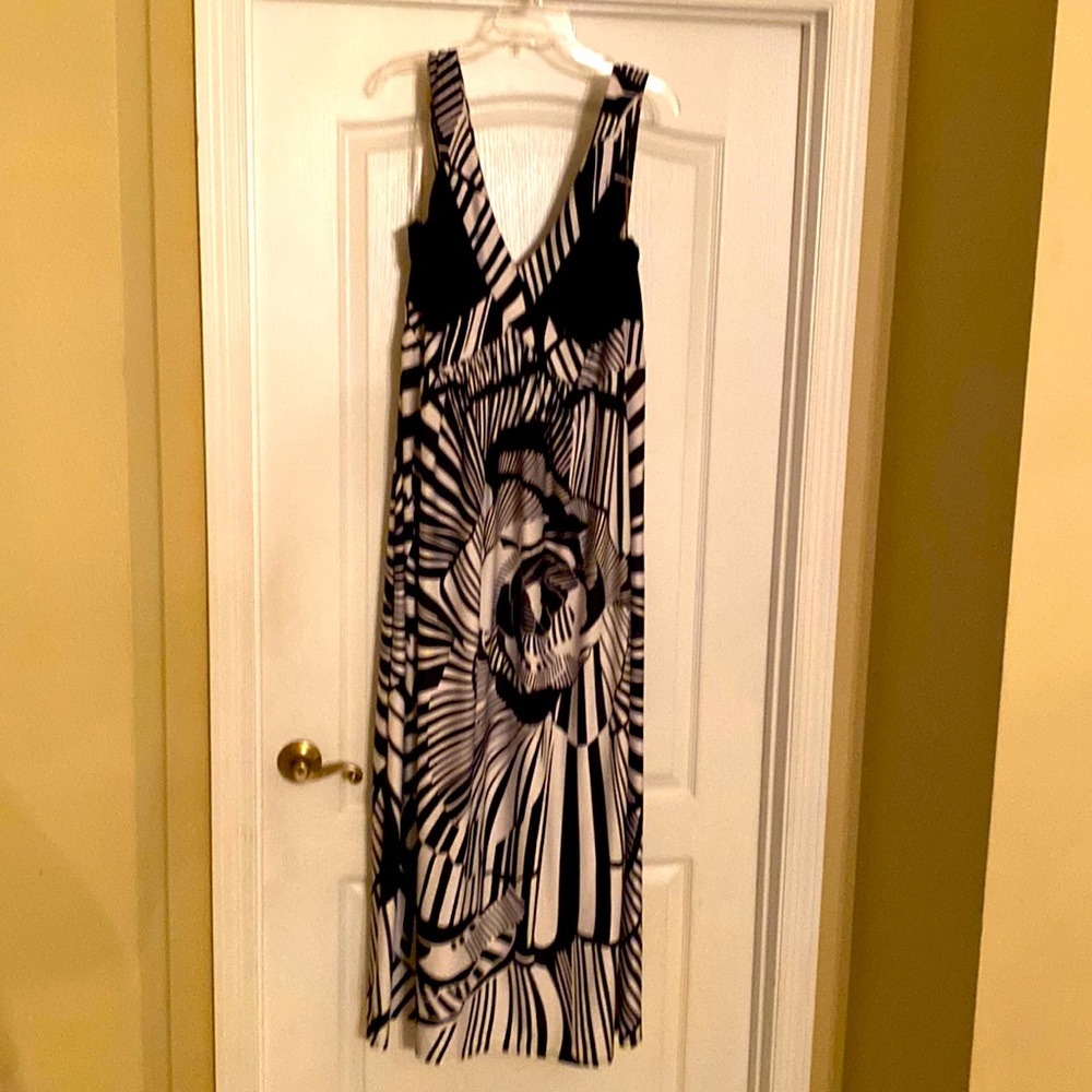2x black and white maxi dress